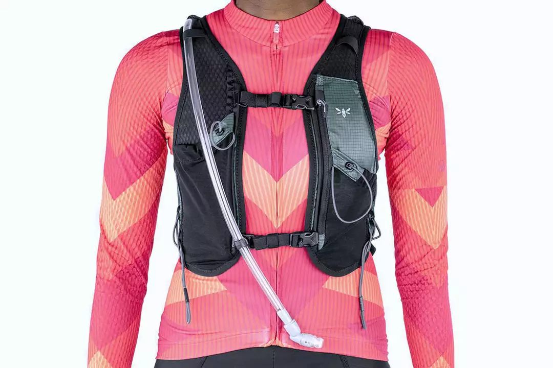 Cycling Essentials Apidura Racing Series Hydration Vest 4 Cycling Essentials Apidura Racing Series Hydration Vest